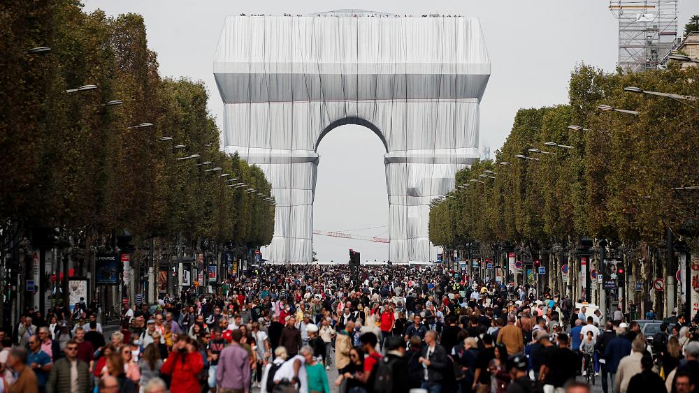 Día sin coches en París: multitudes acuden en a los Campos Elíseos peatonales - ECVerde