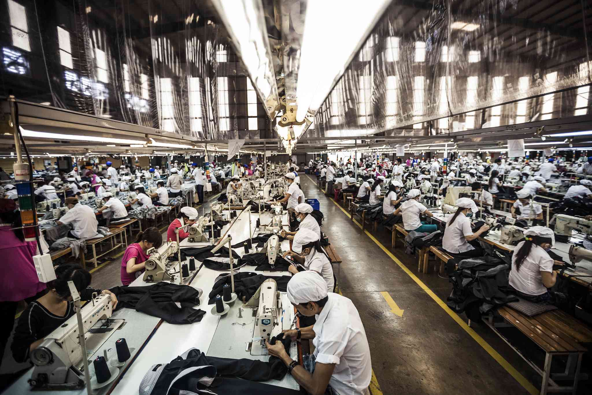 Foto de trabajadores de la confección por Aaron Santos / OIT Asia-Pacífico / Flickr