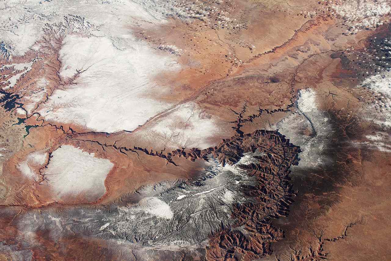 Vista por satélite del Gran Cañón bajo la nieve