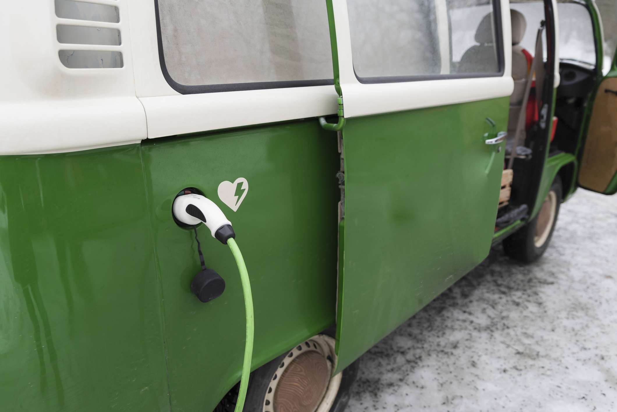 Una caravana VW convertida para funcionar con electricidad