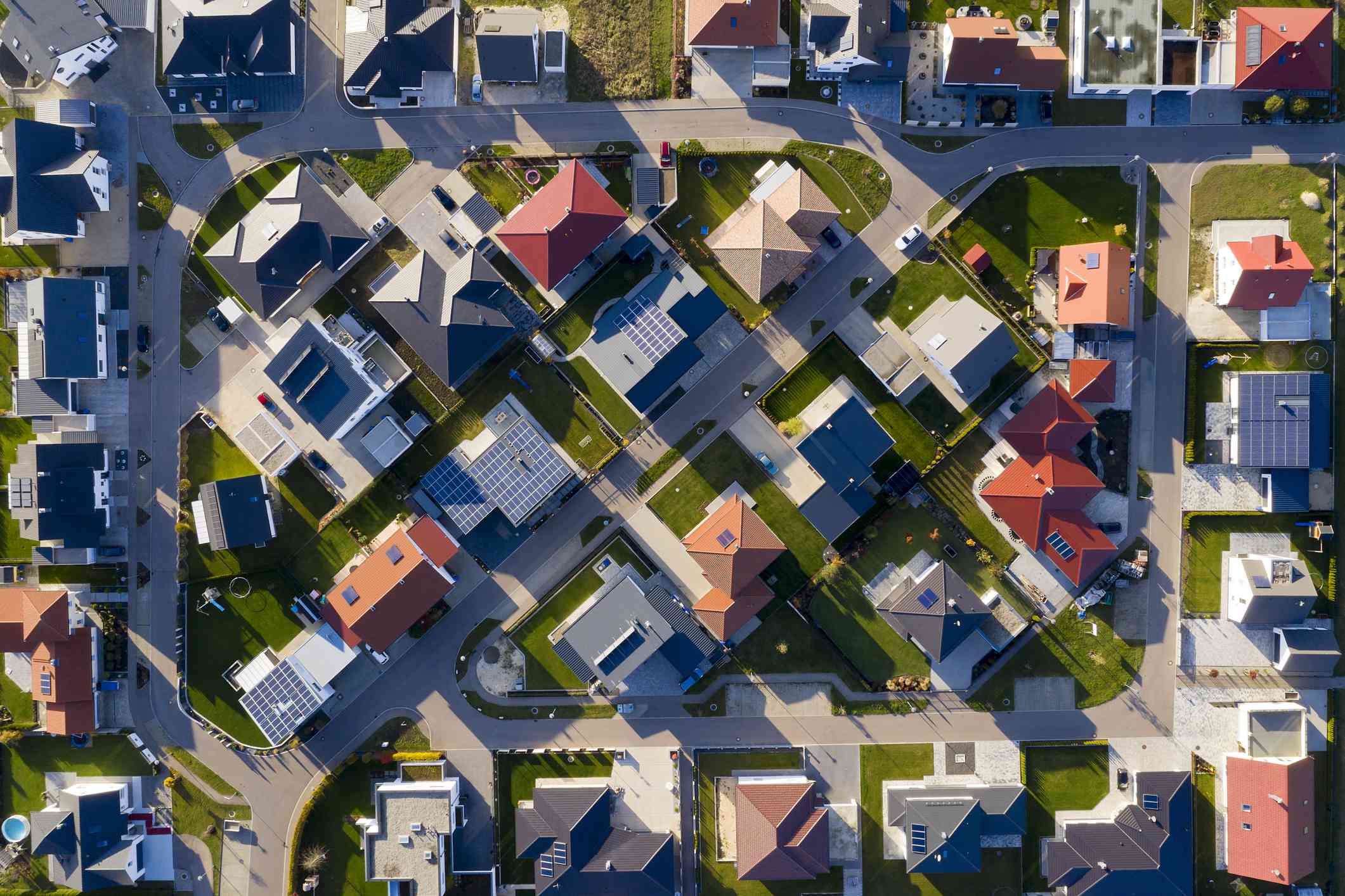 Vista aérea de unas casas modernas en una nueva urbanización