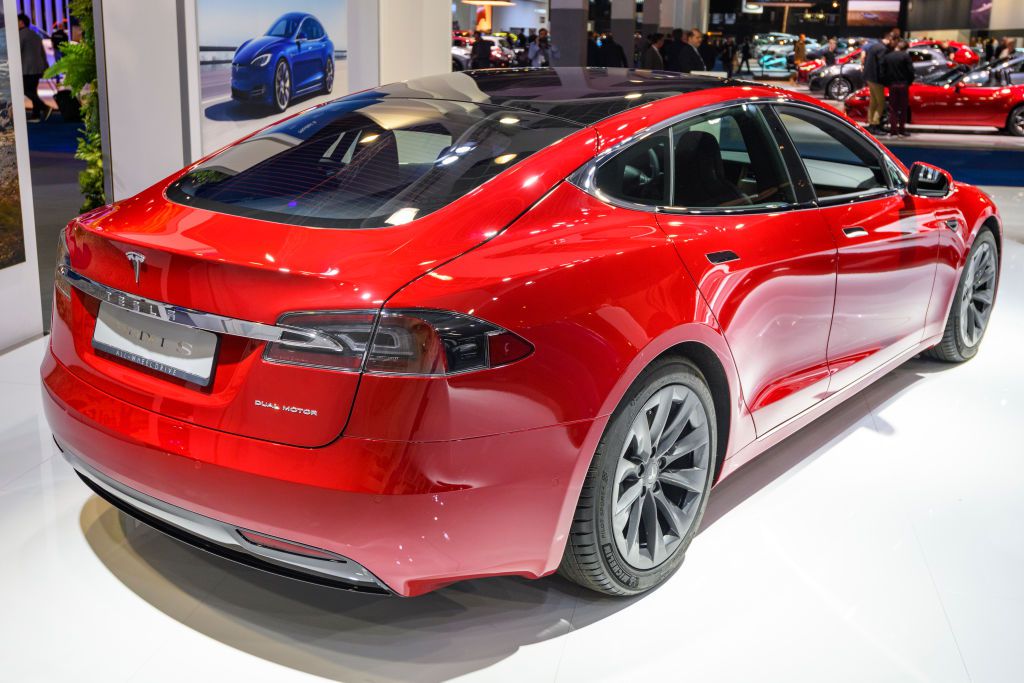 Tesla Model S sedán totalmente eléctrico de doble motor