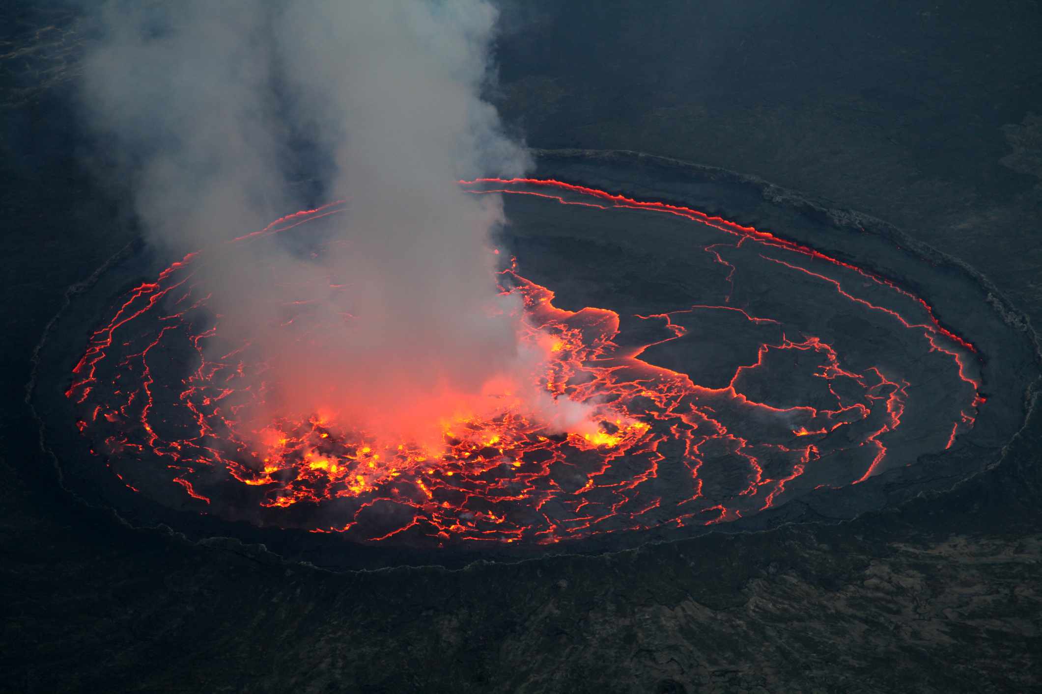 Lago de lava en el volcán Nyiragongo, Congo