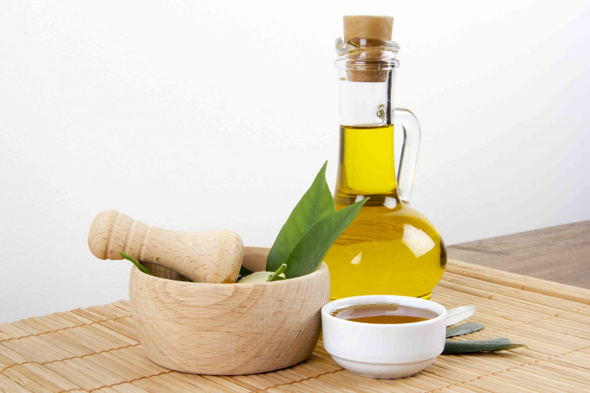 Hojas verdes con miel y aceite de oliva