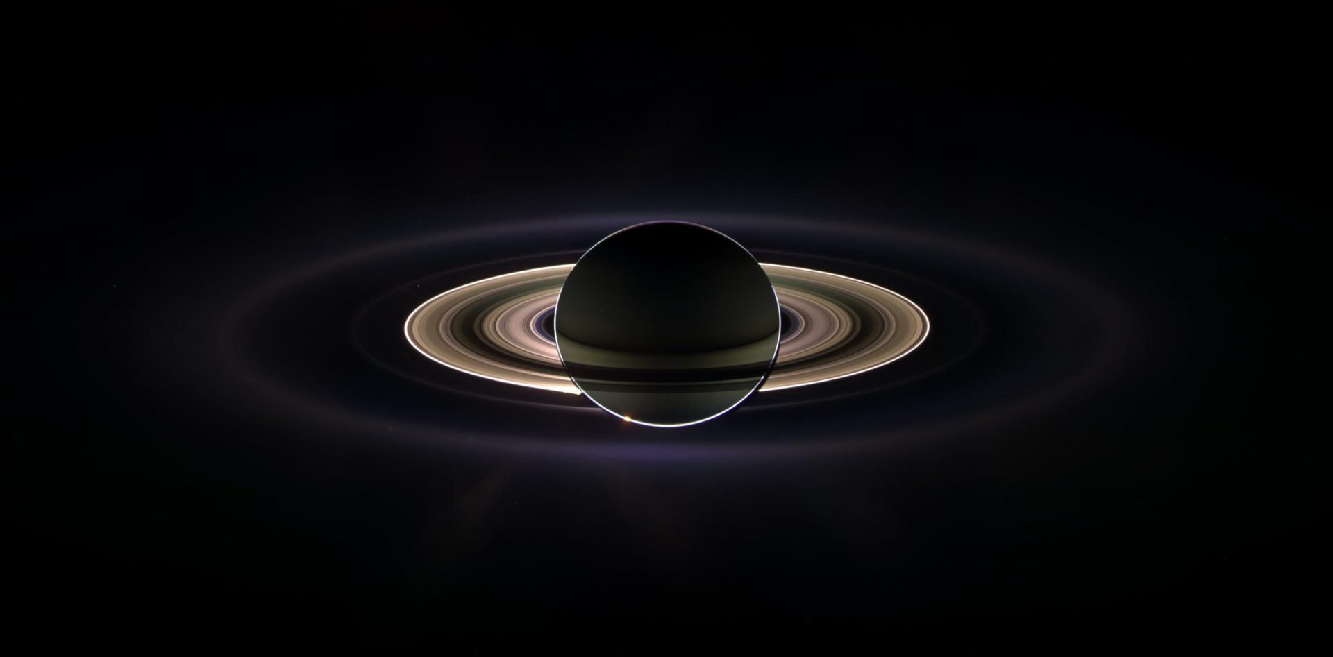Las imágenes de Cassini muestran a Saturno y al Sol en un momento de eclipse
