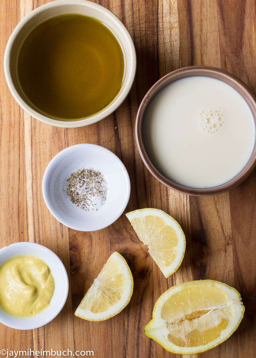 Los ingredientes de la mayonesa vegana con leche de soja y aceite de oliva