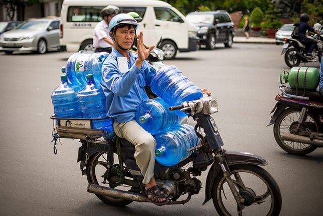 ciclista saludando en Vietnam