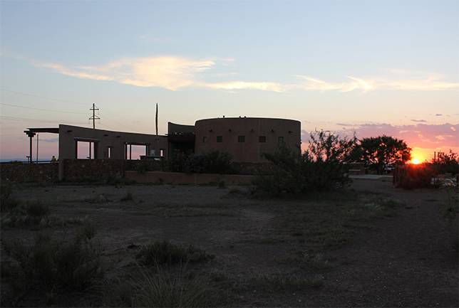 Estación de observación de las Luces de Marfa junto a la Ruta 90 de EEUU en Texas