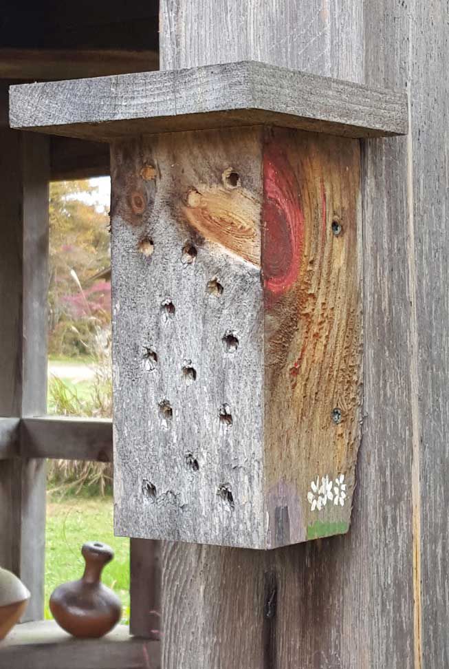 A simple bee hotel