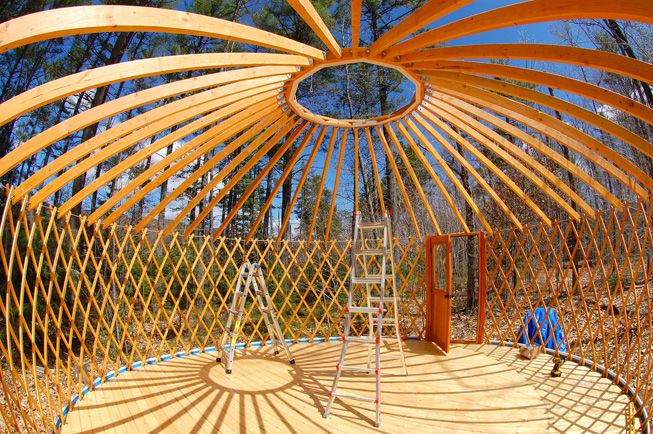 Una yurta en construcción