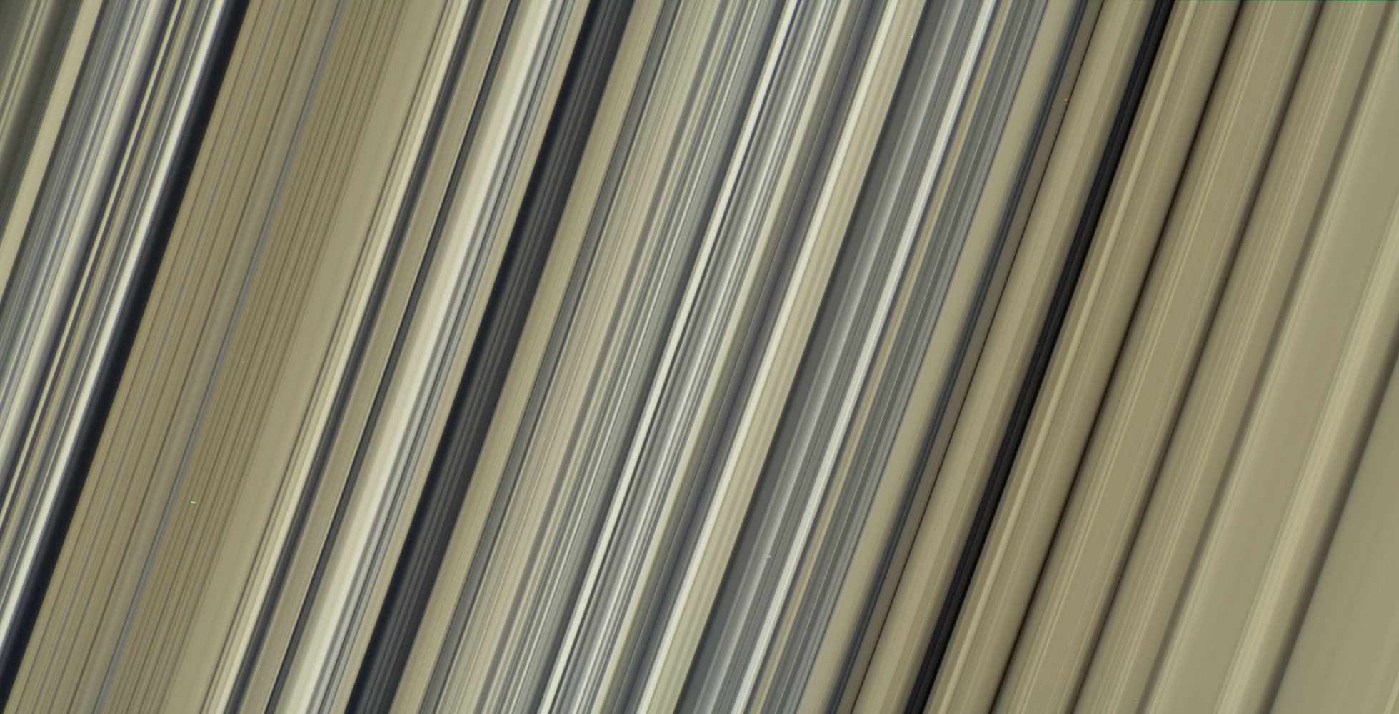 Los anillos de Saturno en color definido