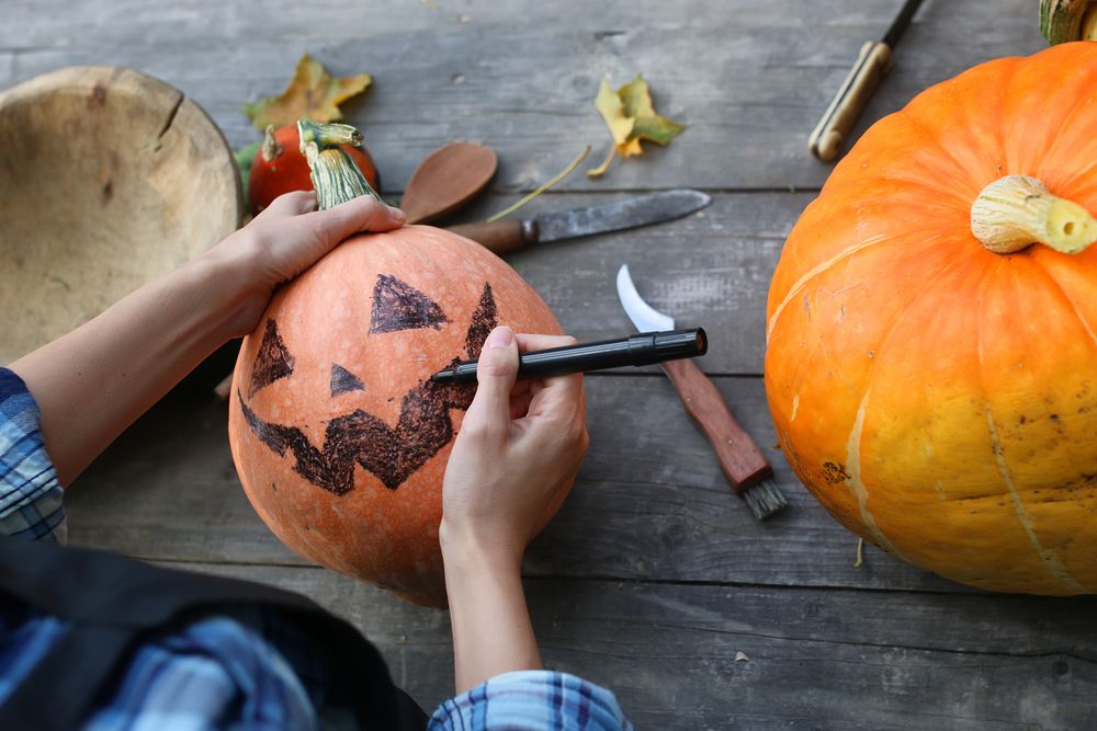 ideas sencillas para tallar calabazas en Halloween