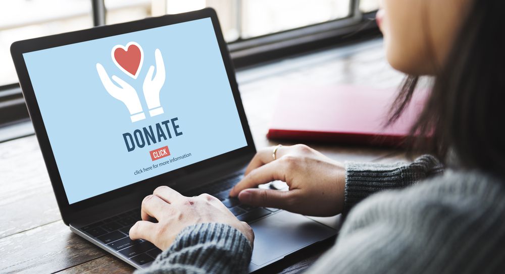 Donar dinero a una organización benéfica