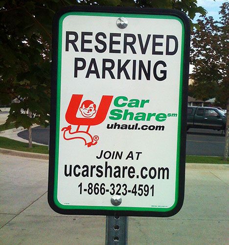 foto de aparcamiento reservado para coches compartidos