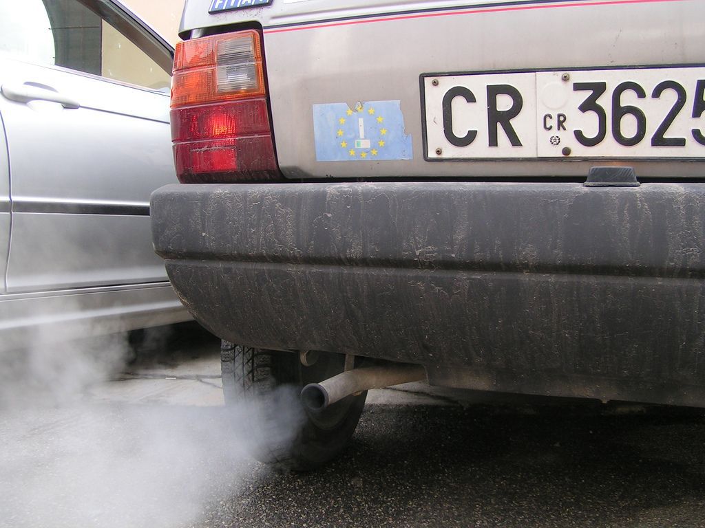 coche con smog