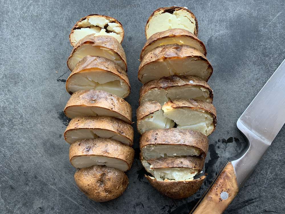 patatas viejas asadas en rodajas
