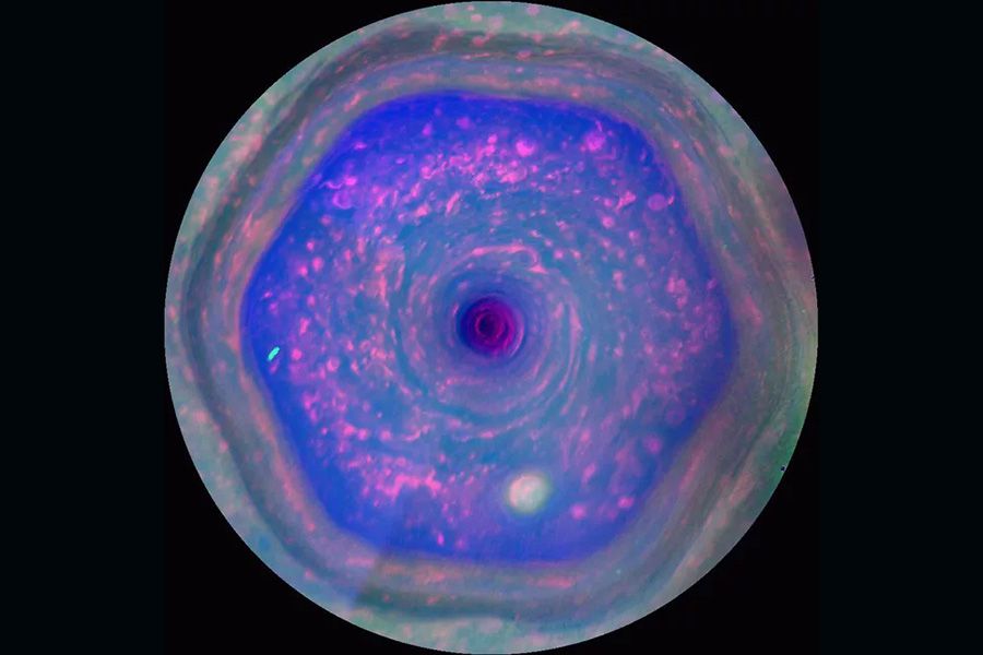 Vórtice hexagonal de Saturno sobre el hemisferio norte del planeta