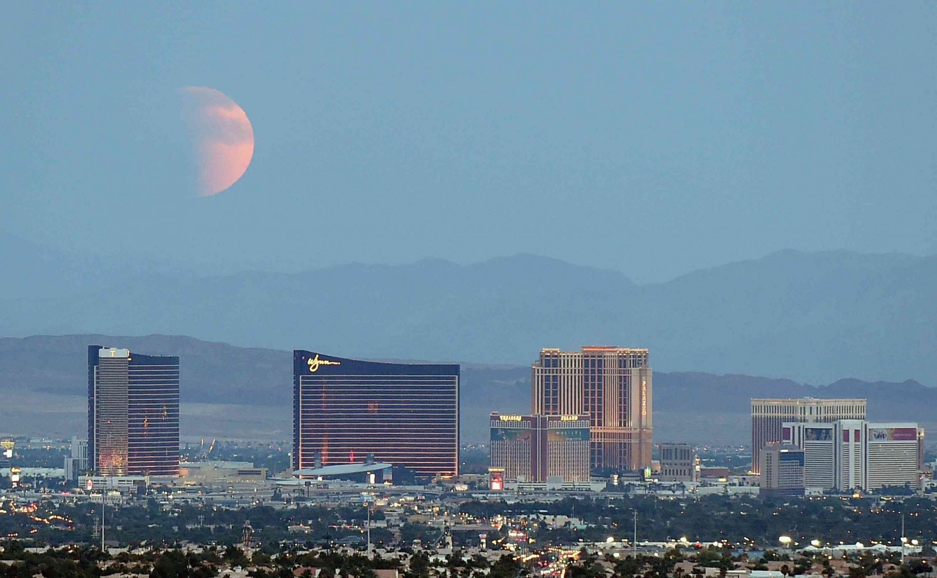 Eclipse de superluna visible en los cielos de Las Vegas
